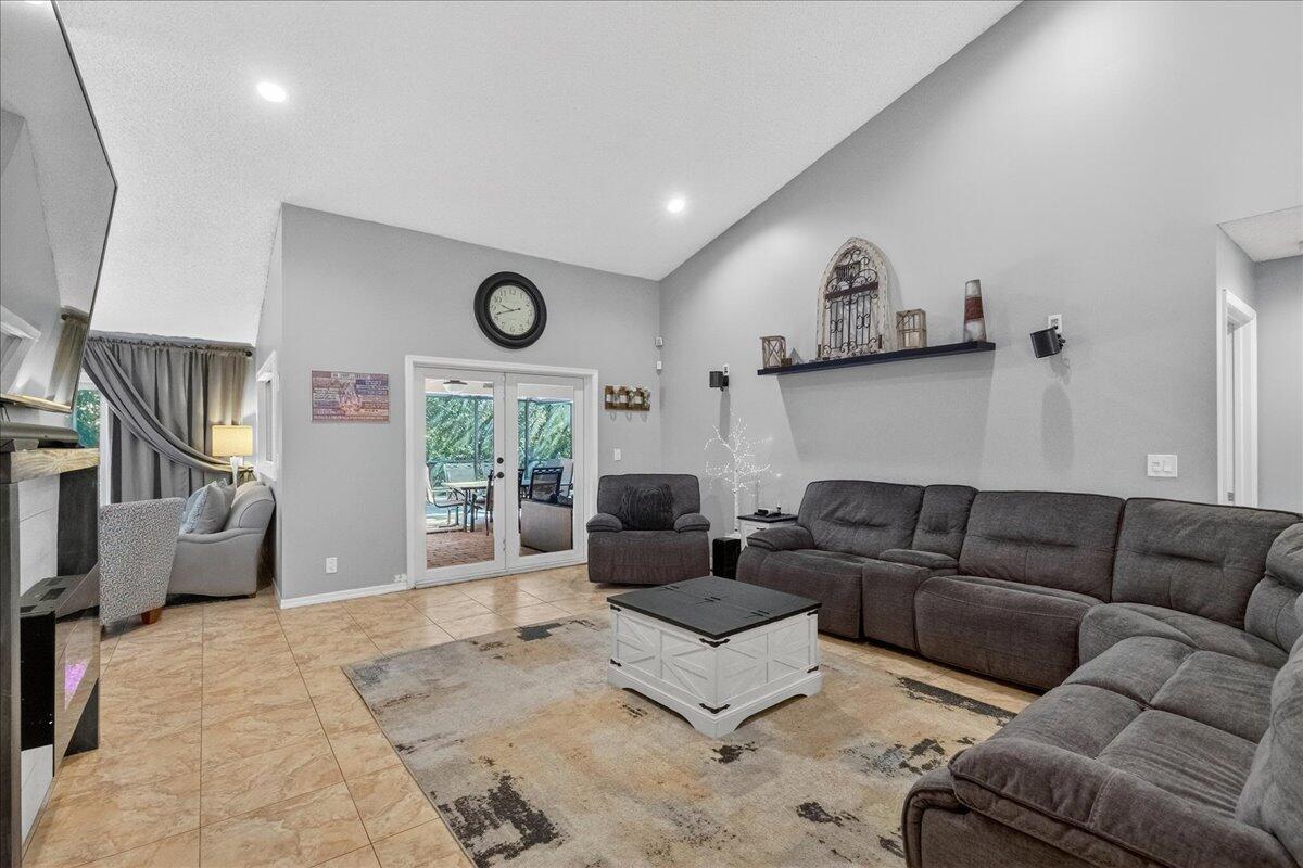 SABAL PINES - Residential