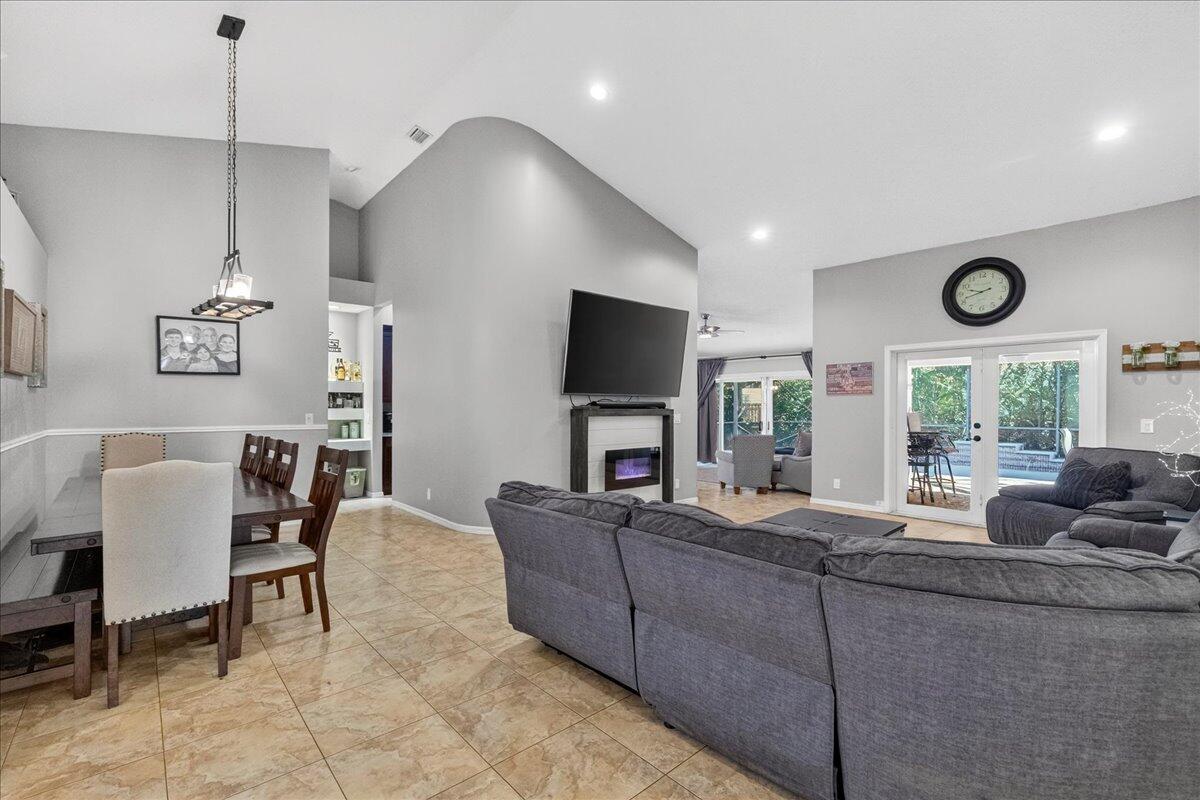 SABAL PINES - Residential