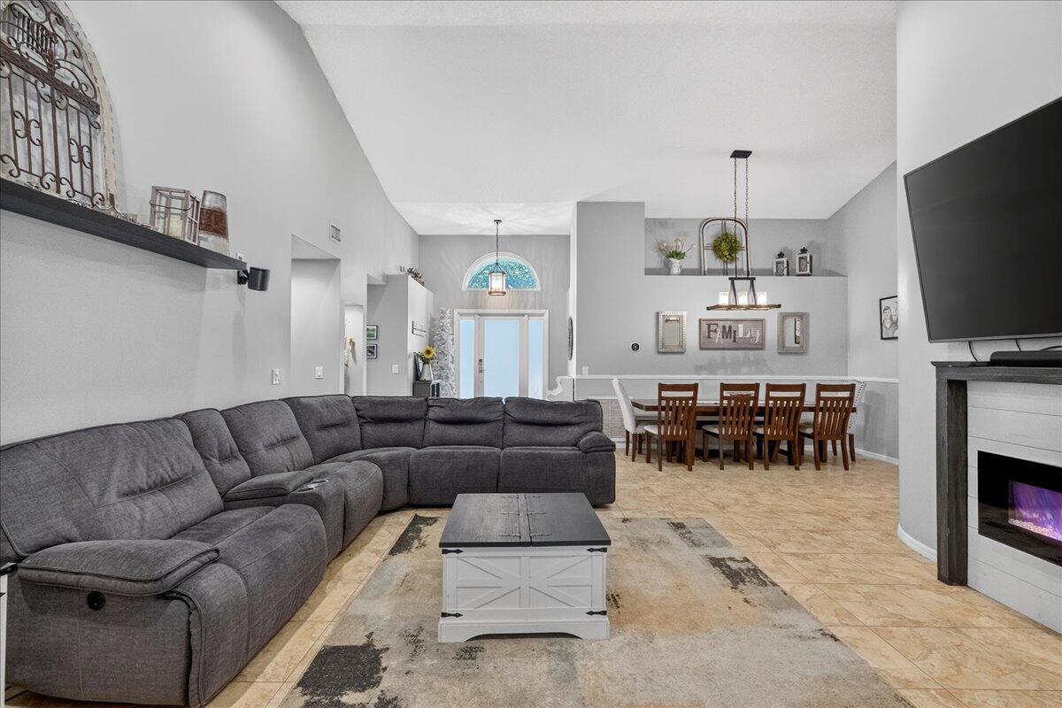 SABAL PINES - Residential