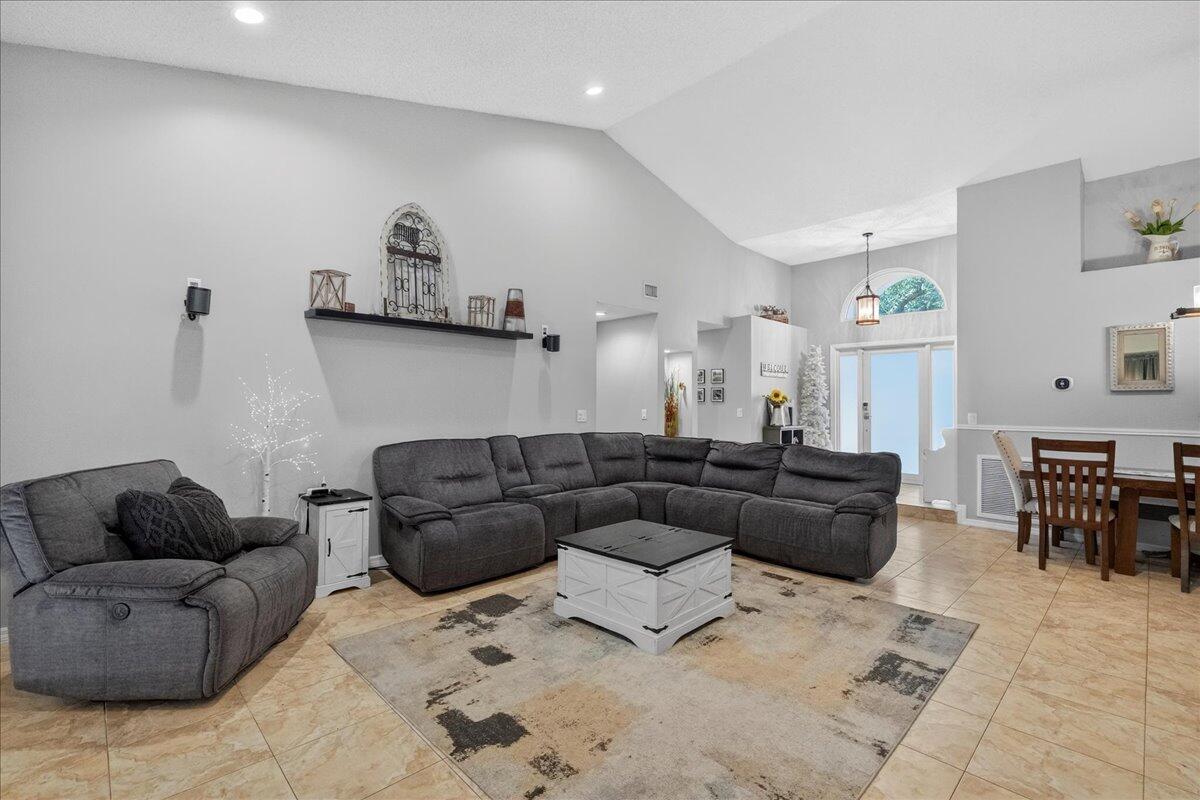 SABAL PINES - Residential