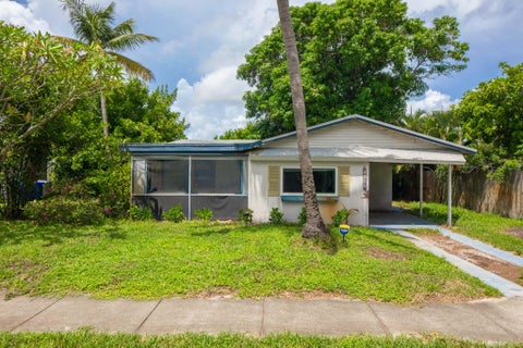 Tiny photo for 2633 NE 16TH Avenue, Pompano Beach, FL 33064 (MLS # B26086534)
