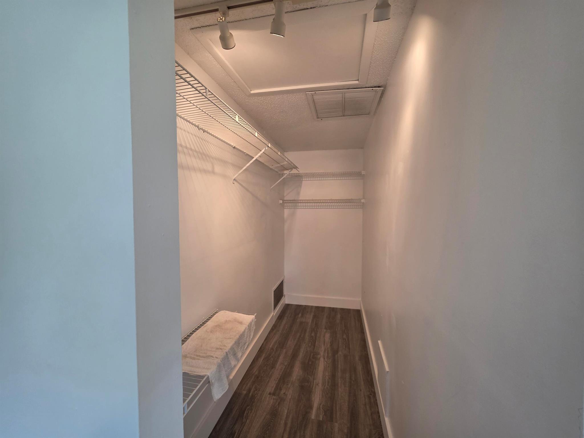 COUNTRY MANORS CONDO - Residential