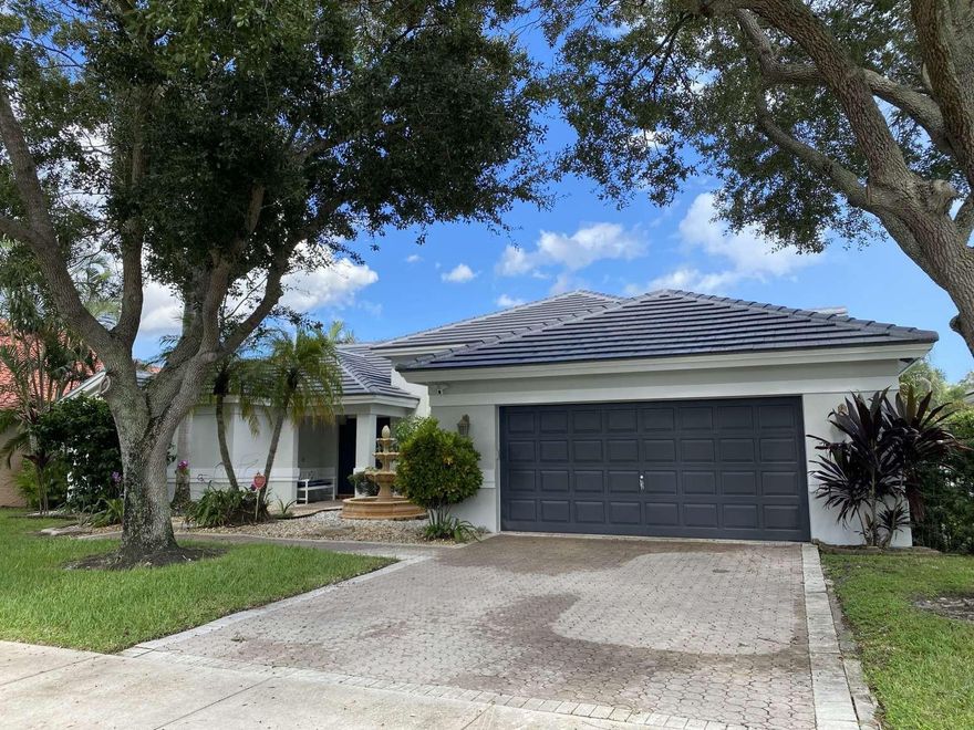 Beautiful lake-front, single family home (4 bedrooms, 3 bathrooms) across from Broward's oldest conservation park. 2025 roof, 2023 HVAC system, partial impact windows, heated pool with baby fence, water filtration system. Updated, spacious triple split with open floor plan, volume ceilings in A-Rated school district. Large, updated, eat-in kitchen with breakfast bar and views to lake. Move-in ready. Walk to community pool, tennis courts, and Tree Top Park. Within two miles of Fox Trail Elementary, Indian Ridge Middle School, and three miles of Western High School. Close proximity to grocery stores, restaurants, police and fire stations. Close to 595/State Road 84.