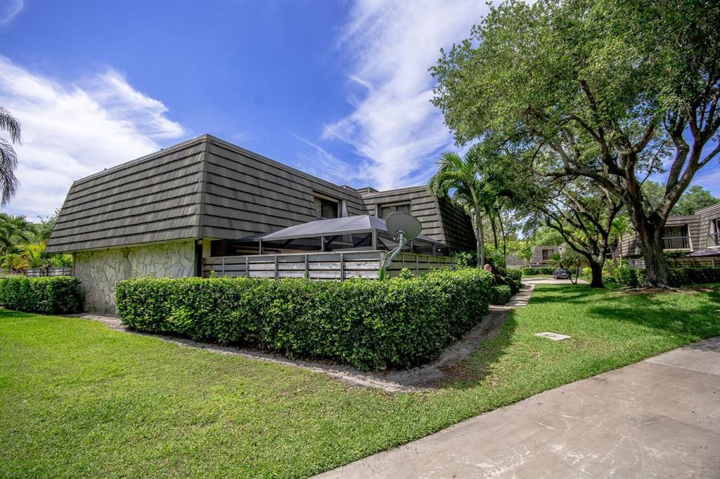 Photo of 1214 12th Terrace, Palm Beach Gardens, FL 33418 (MLS # R10789203)