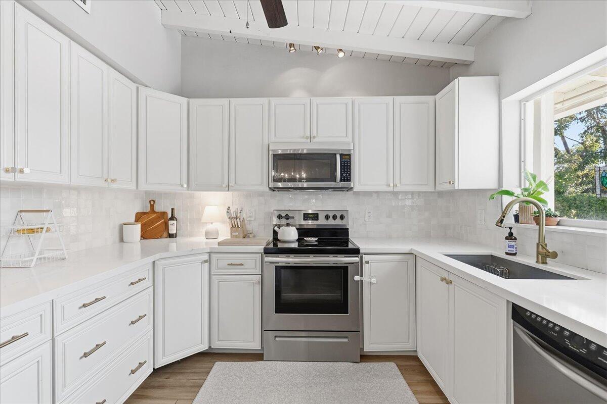 LIGHTHOUSE POINT 6TH SEC - Residential