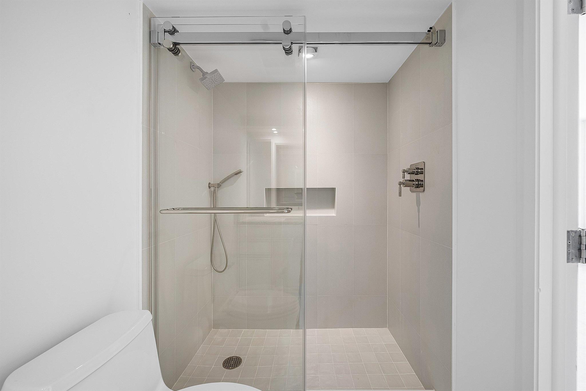 VILLA NOVA - Residential Lease