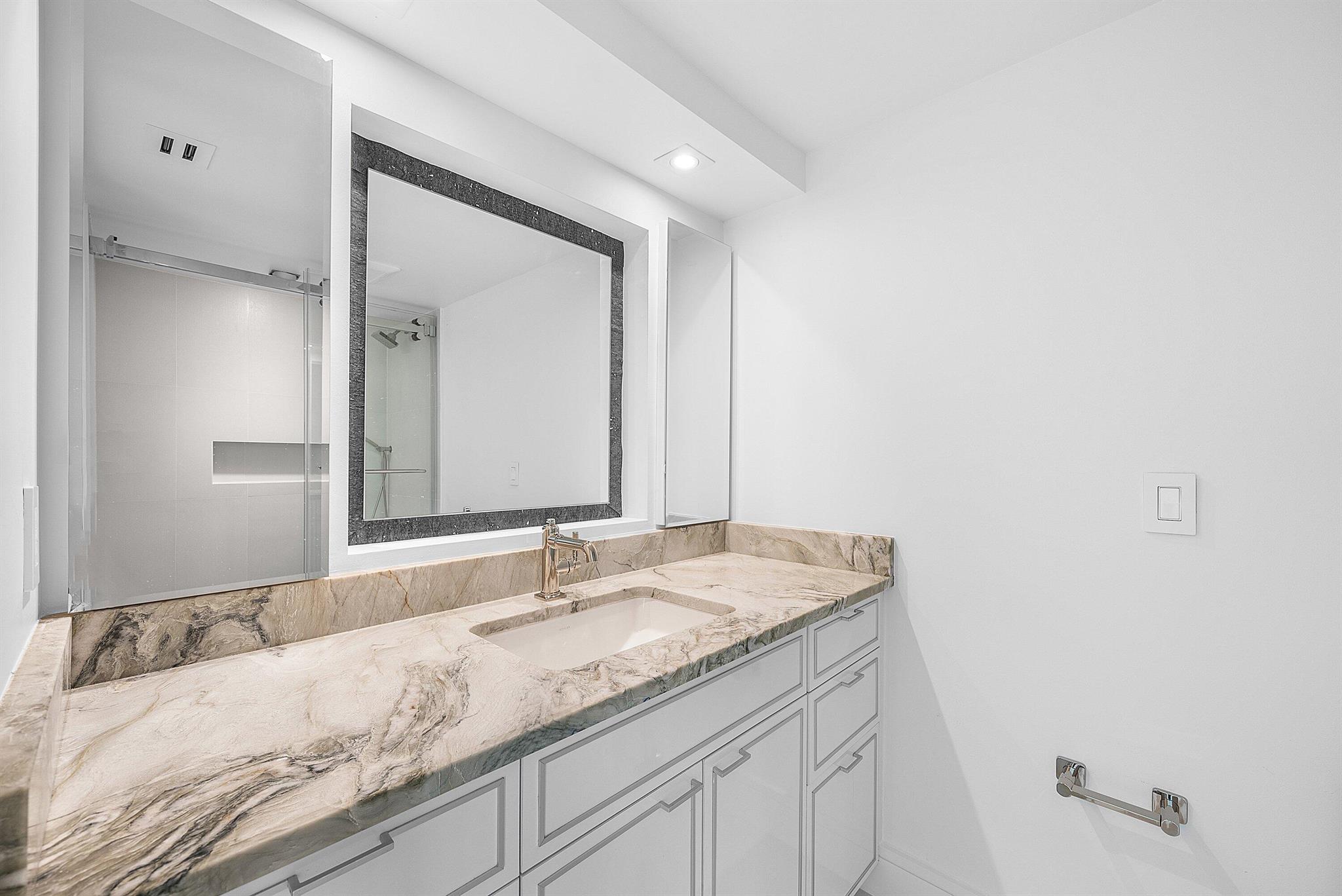 VILLA NOVA - Residential Lease