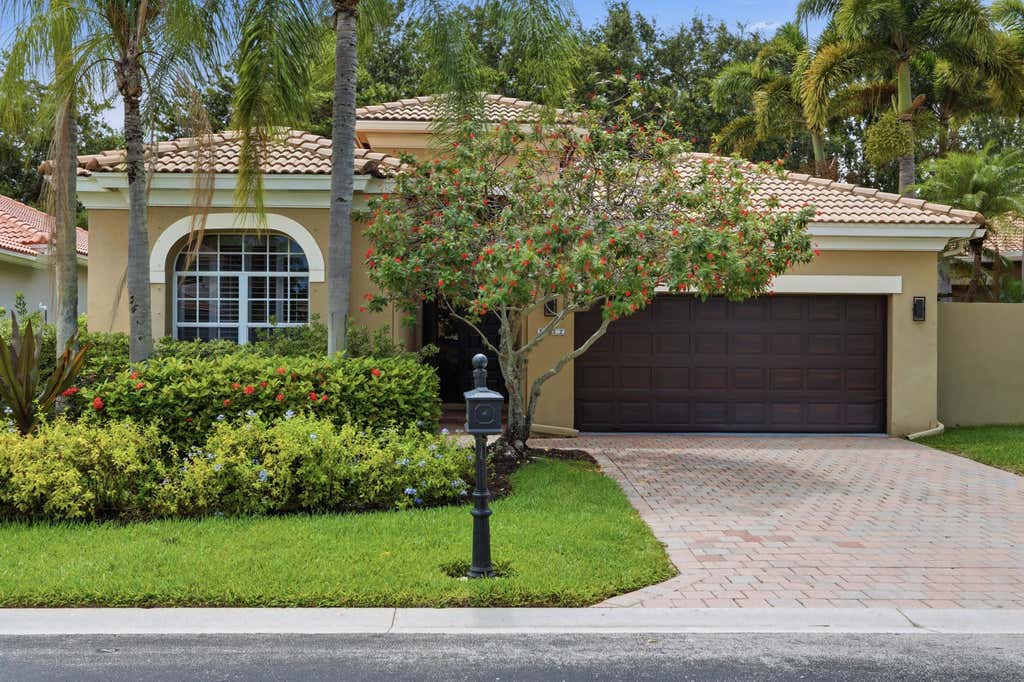 Photo of 5677 Via De La Plata Circle, Delray Beach, FL 33484 (MLS # B26039677)
