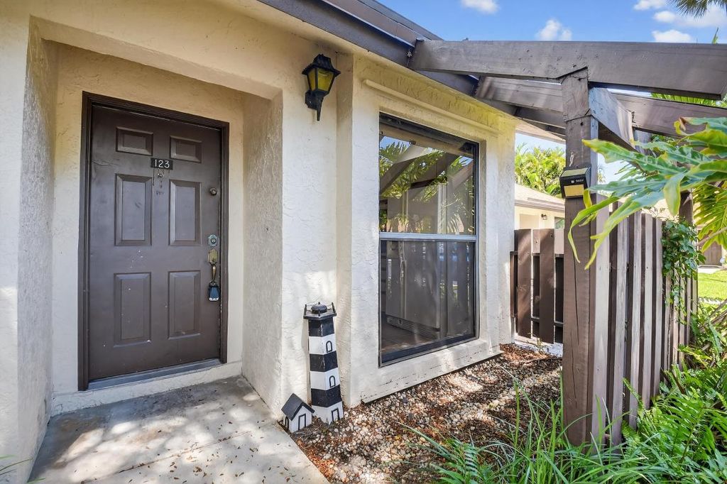 Photo of 123 Via De Casas Norte, Boynton Beach, FL 33426 (MLS # R11127150)
