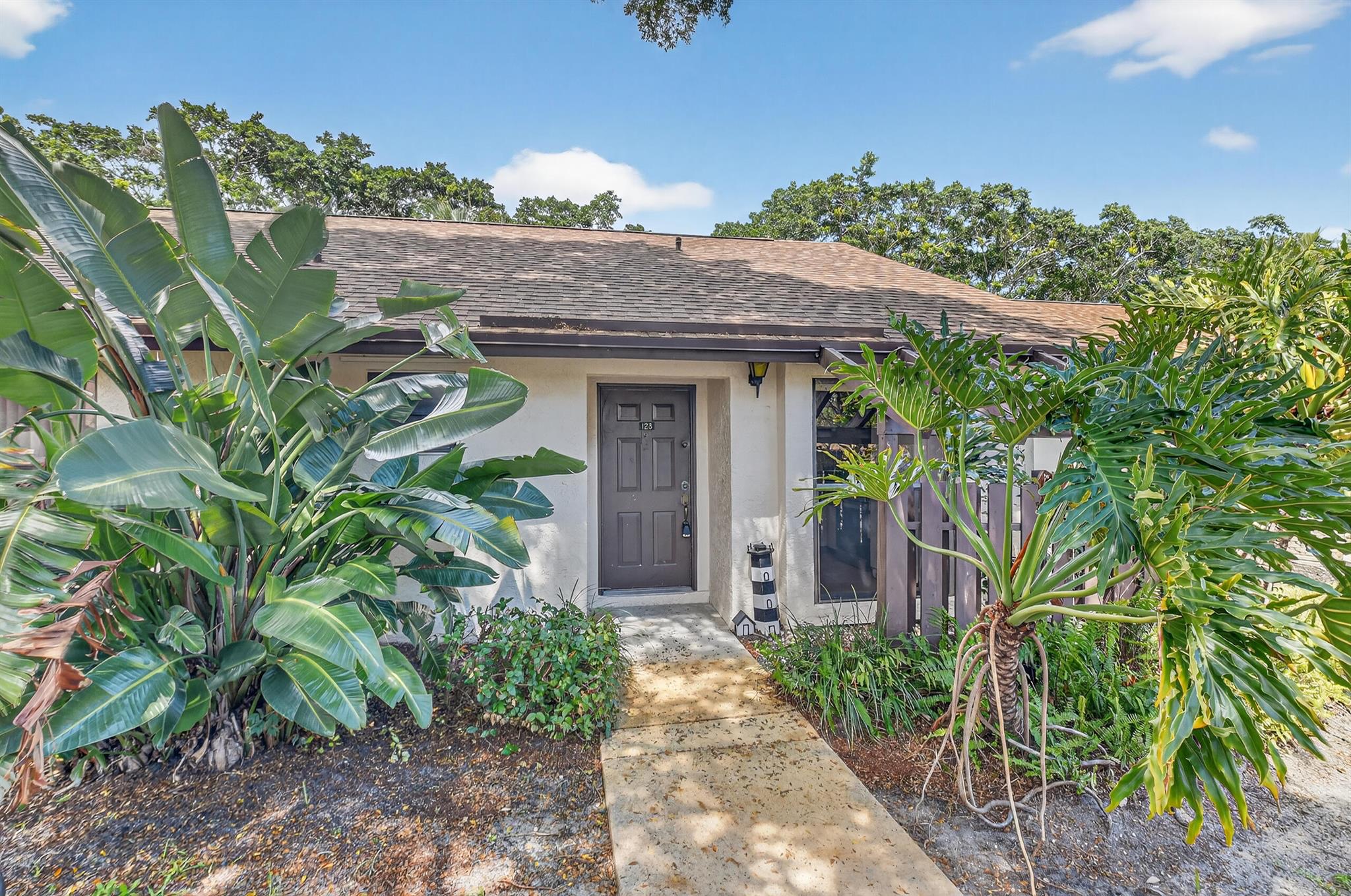 123 Via De Casas Norte