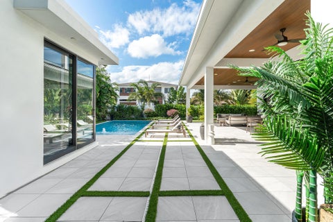 Tiny photo for 400 NE 4th Street, Boca Raton, FL 33432 (MLS # R11157445)