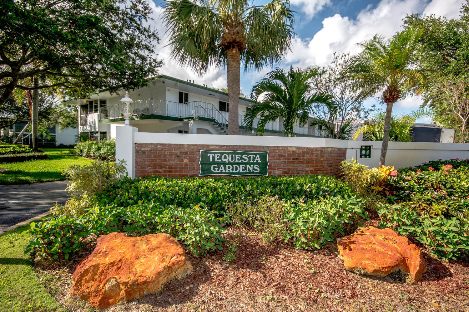 TEQUESTA GARDEN CONDO 2 - Residential