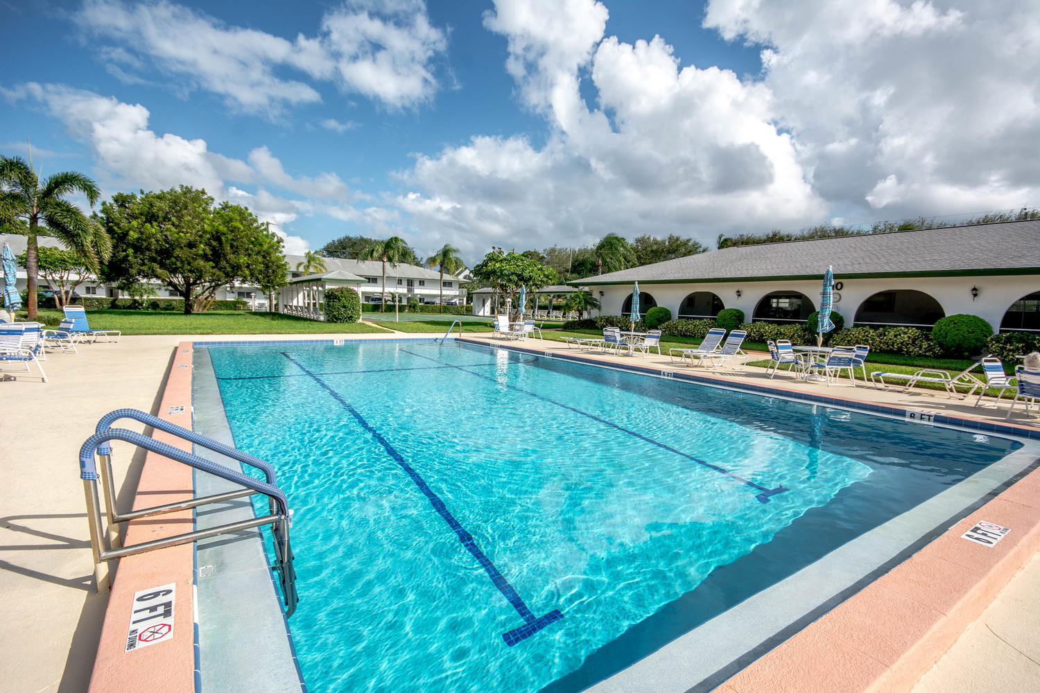 TEQUESTA GARDEN CONDO 2 - Residential