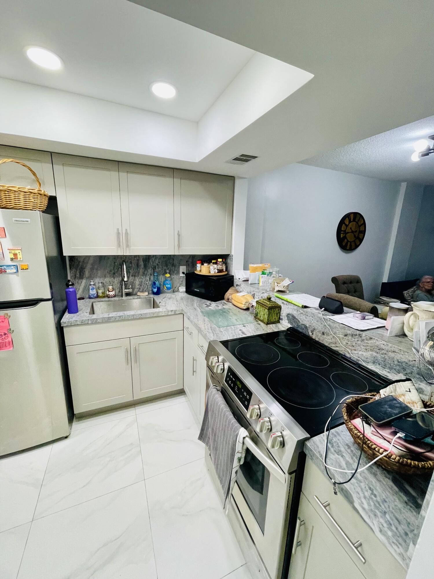 APRIL BREEZE CONDO - Residential Lease