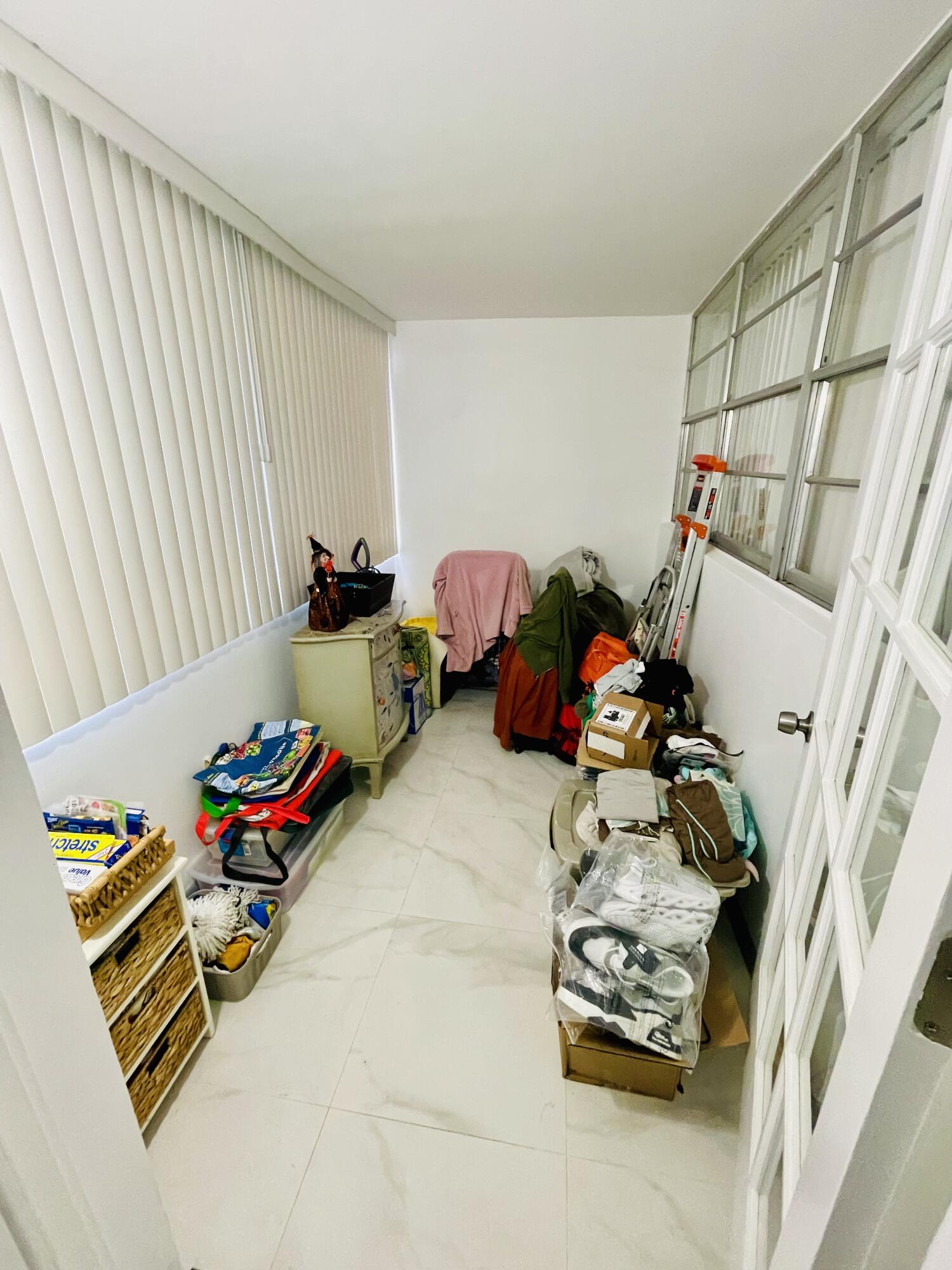 APRIL BREEZE CONDO - Residential Lease