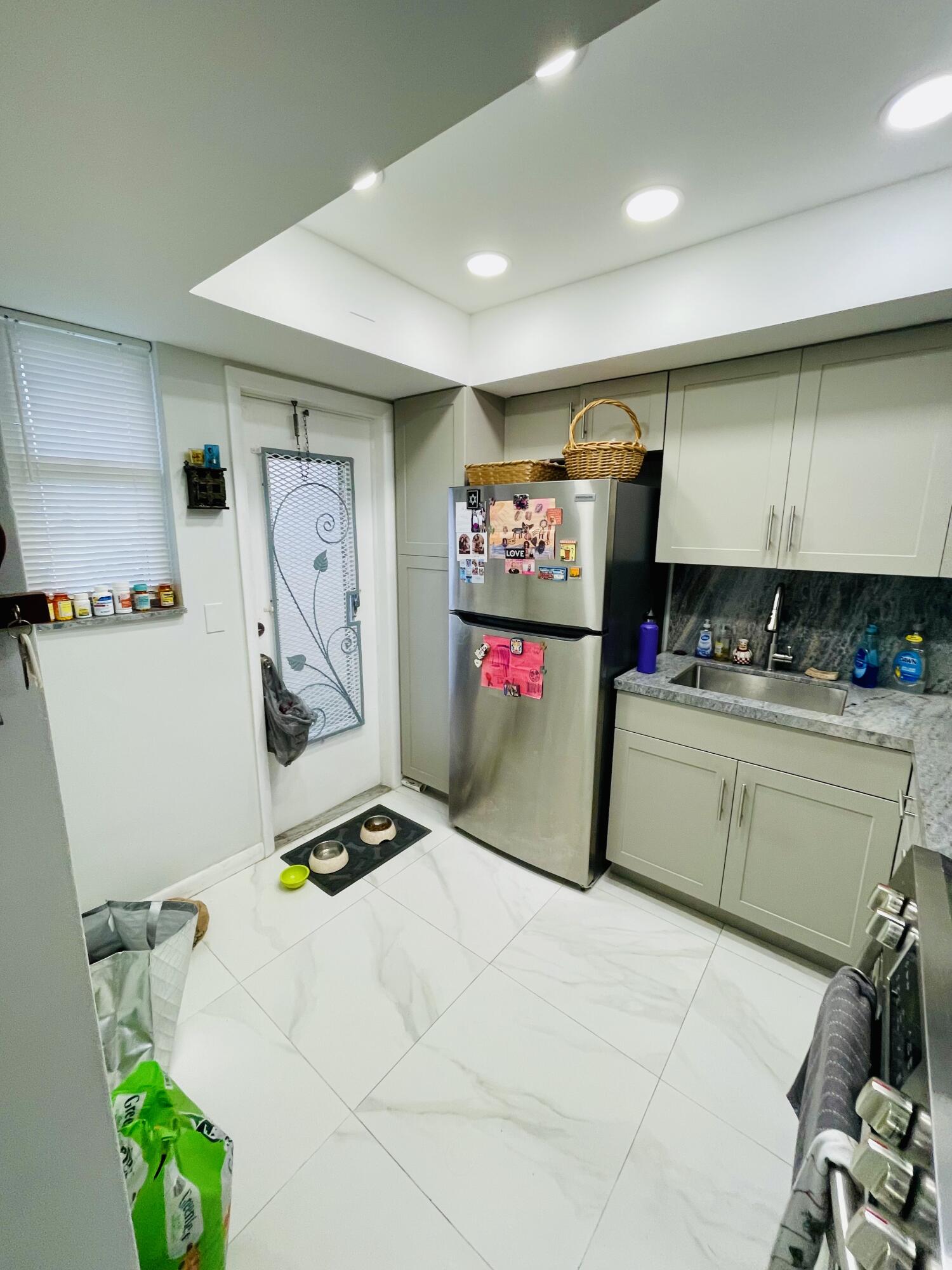 APRIL BREEZE CONDO - Residential Lease