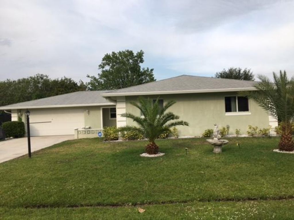 Photo of 565 SE Anchor Lane, Port Saint Lucie, FL 34983 (MLS # R10708433)