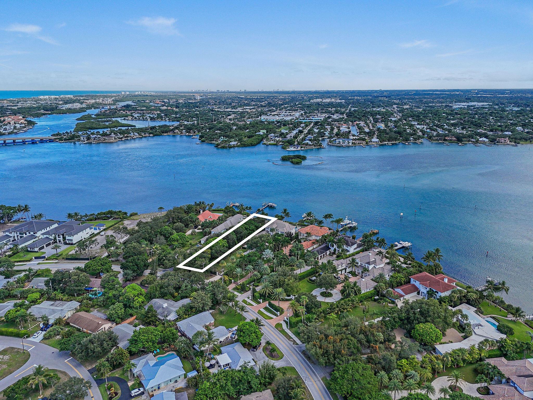 RIVERSIDE ON THE LOXAHATC - Residential