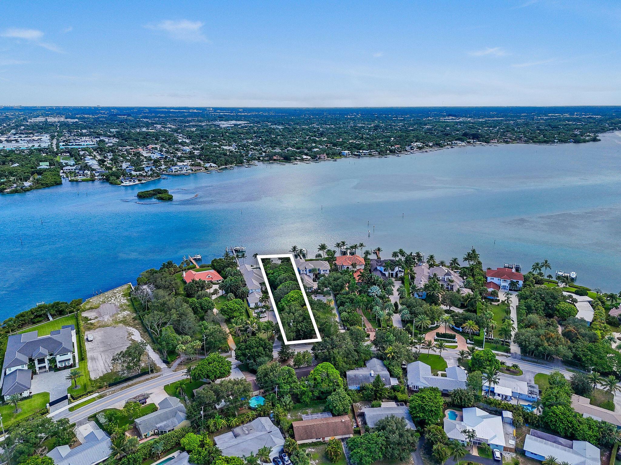 RIVERSIDE ON THE LOXAHATC - Residential