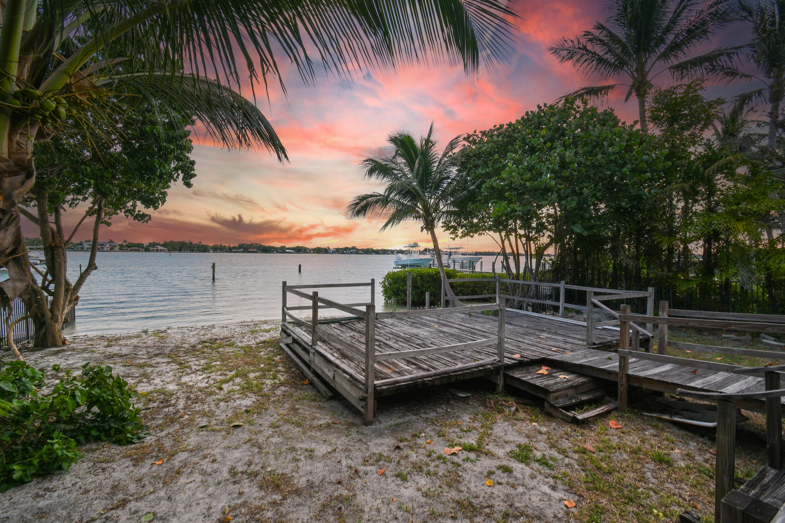 RIVERSIDE ON THE LOXAHATCHEE - Residential