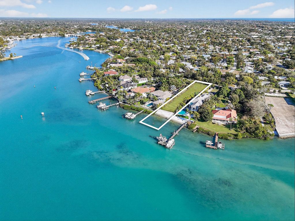 Photo of 114 W Riverside Drive, Jupiter, FL 33469 (MLS # R11122966)