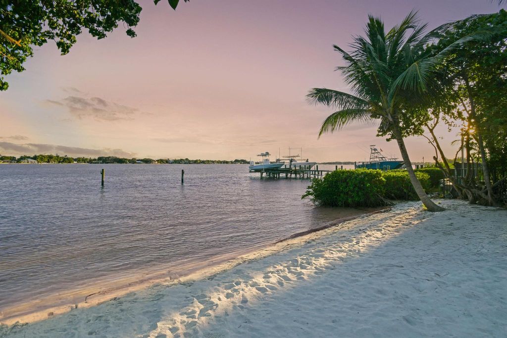 Photo of 114 W Riverside Drive, Jupiter, FL 33469 (MLS # R11122966)