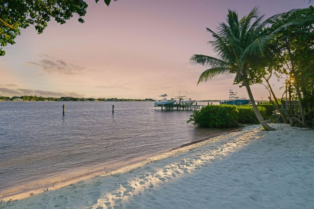 Photo of 114 W Riverside Drive, Jupiter, FL 33469 (MLS # R11122966)