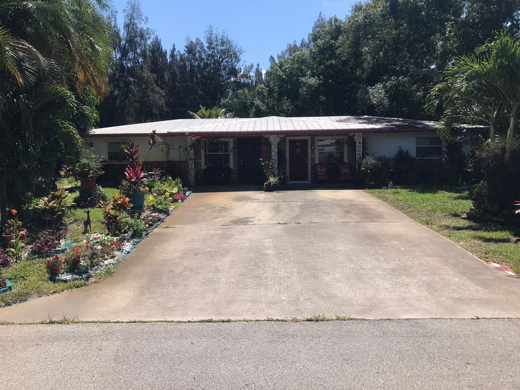 Photo of 5300 Deleon Avenue, Fort Pierce, FL 34950 (MLS # R10719154)