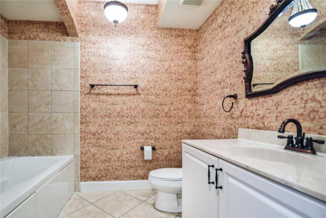 SAN RAPHAEL CONDO - Residential