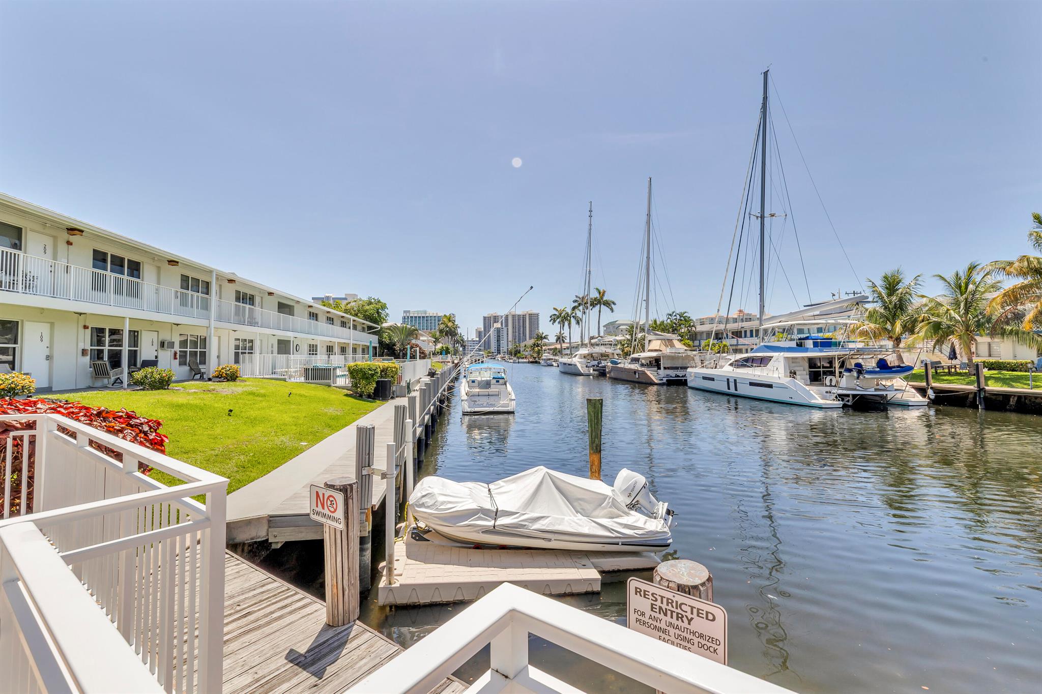 3220 Bayview Drive 115