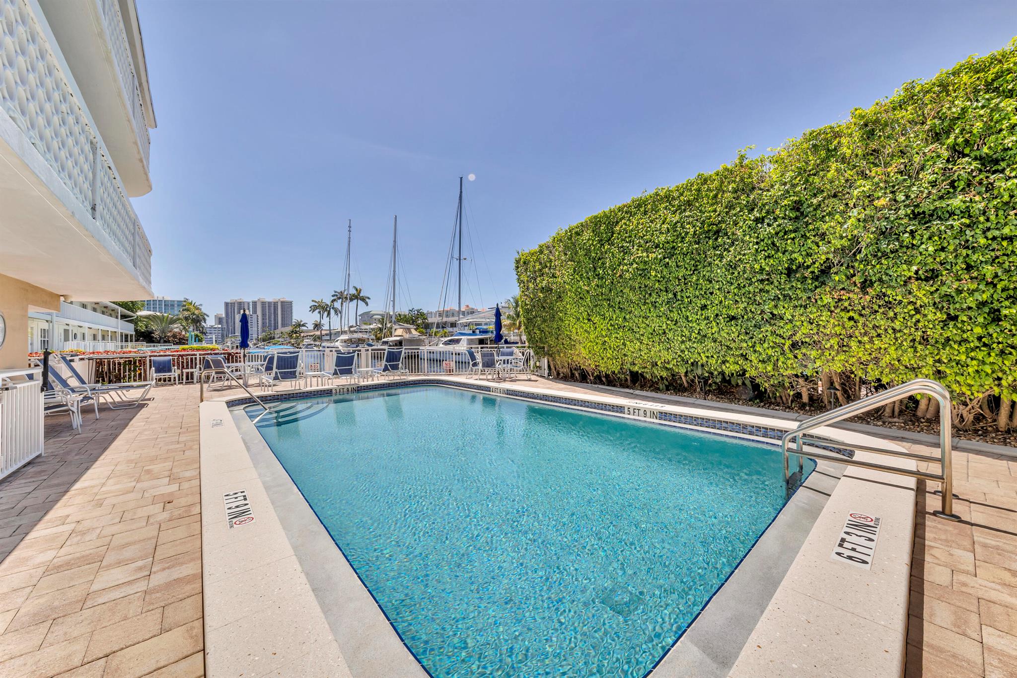 3220 Bayview Drive 115