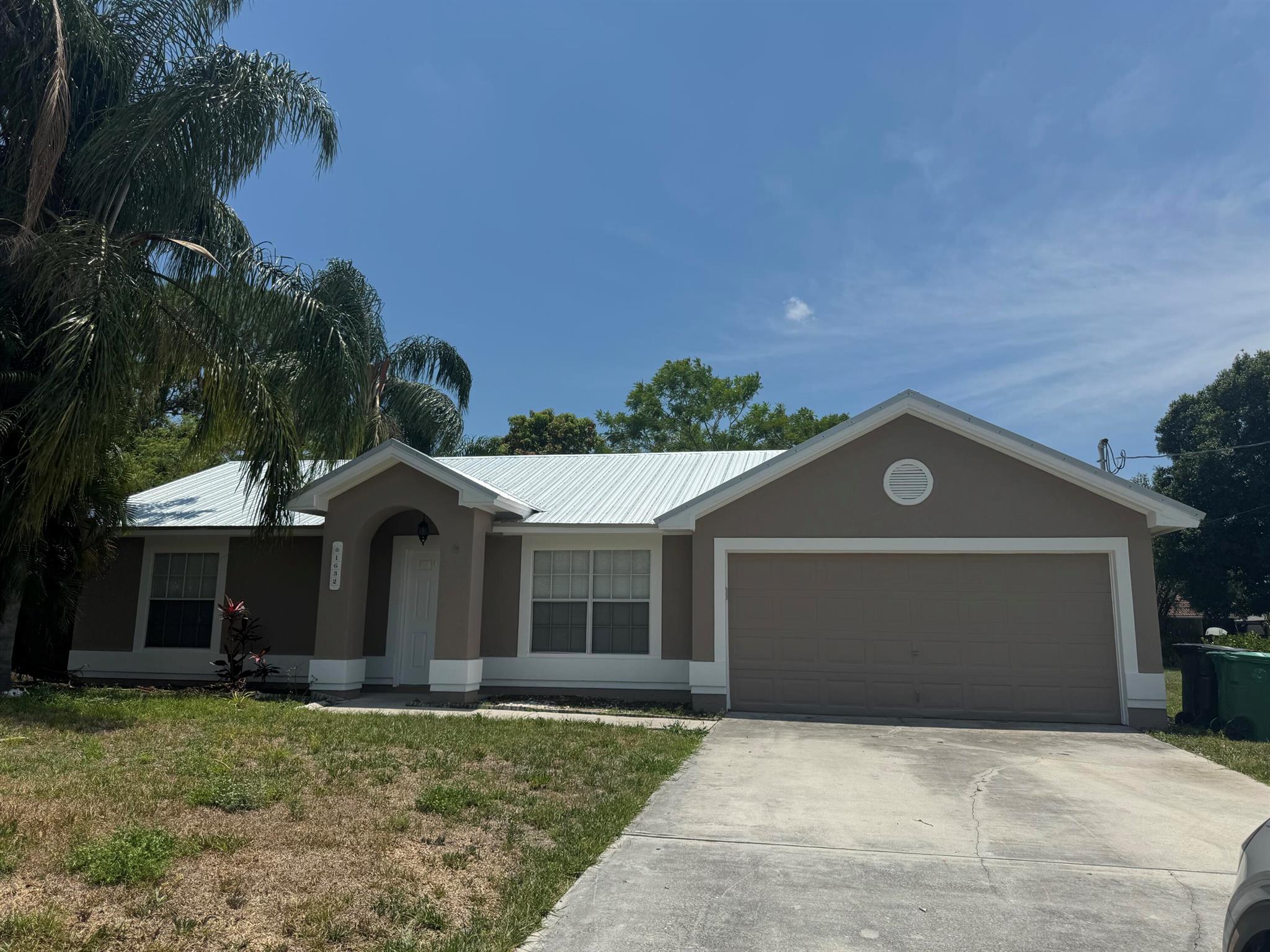 Bright 3/2/2 fenced yard. Tiled floors throughout. Split floor plan. Screened patio, small pet ok. Vacant and ready for immediate occupancy. Easy and quick application process.