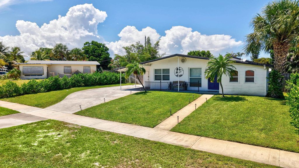 Photo of 917 W Drew Street, Lantana, FL 33462 (MLS # B26044602)
