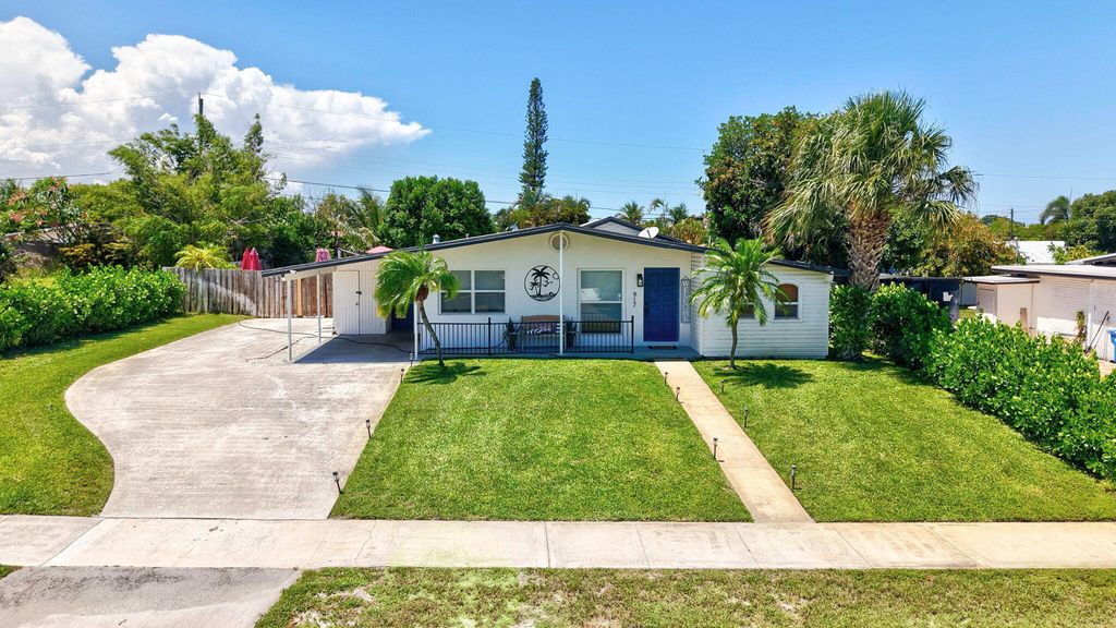 Photo of 917 W Drew Street, Lantana, FL 33462 (MLS # B26044602)