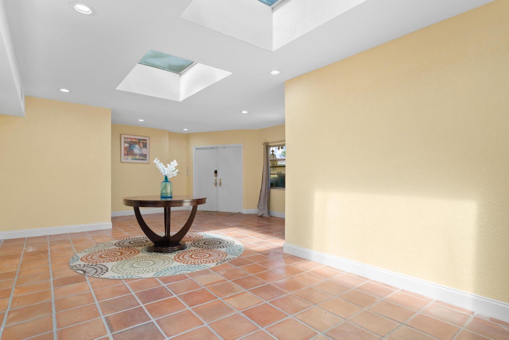 Photo of 5104 White Oak Lane E, Tamarac, FL 33319 (MLS # B26074303)