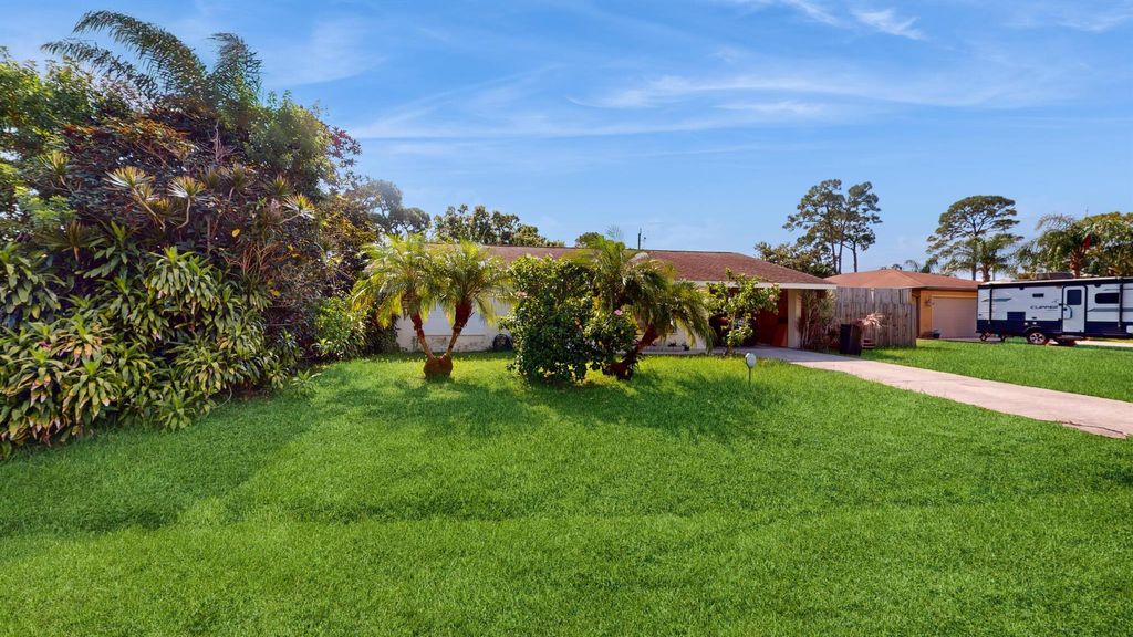 Photo of 216 SE Fallon Drive, Port Saint Lucie, FL 34983 (MLS # R11013893)