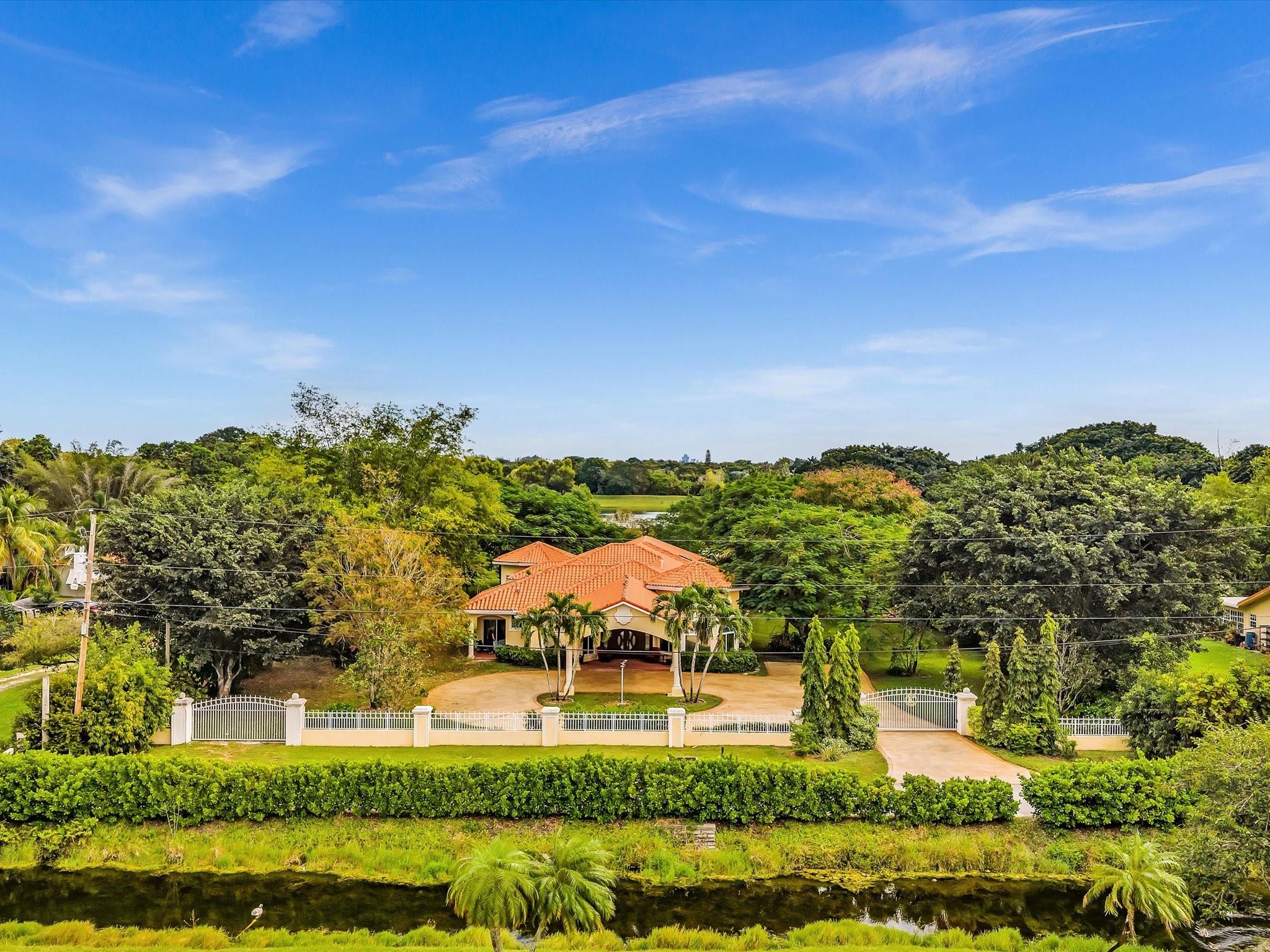 SUNSHINE RANCHES - Residential