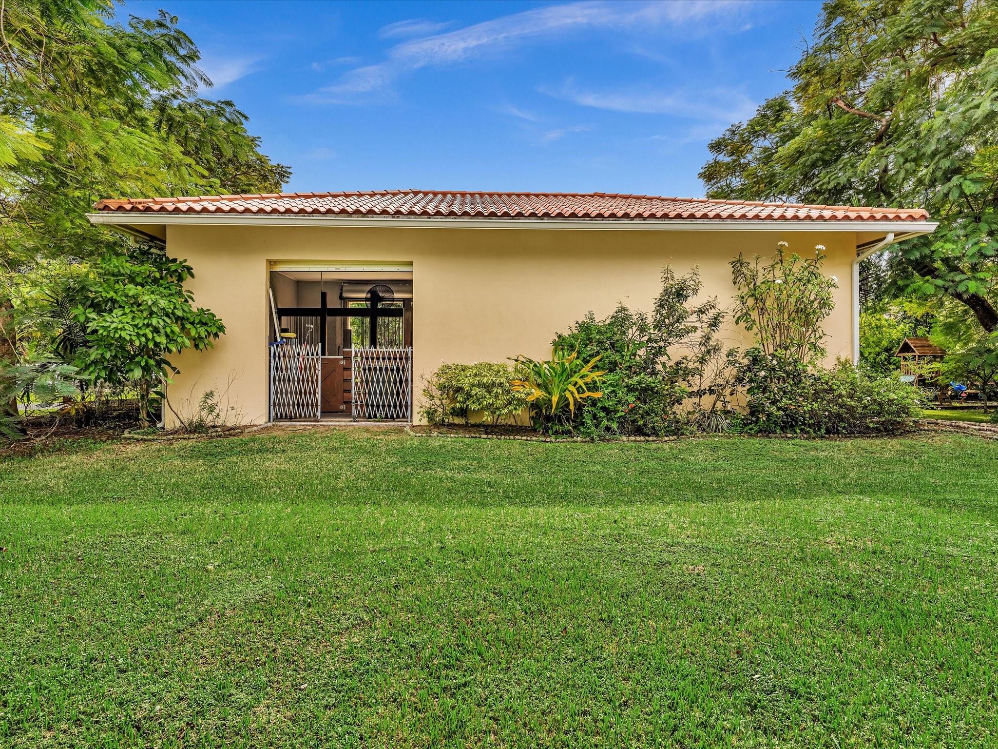 SUNSHINE RANCHES - Residential