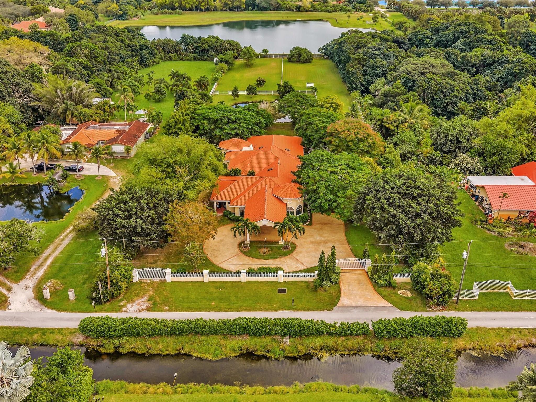 SUNSHINE RANCHES - Residential