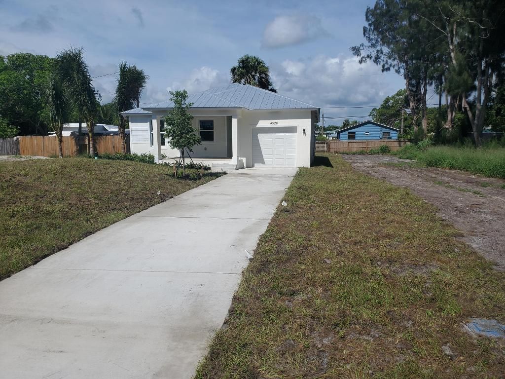 Photo of 4920 SE Jack Avenue, Stuart, FL 34997 (MLS # R10996785)