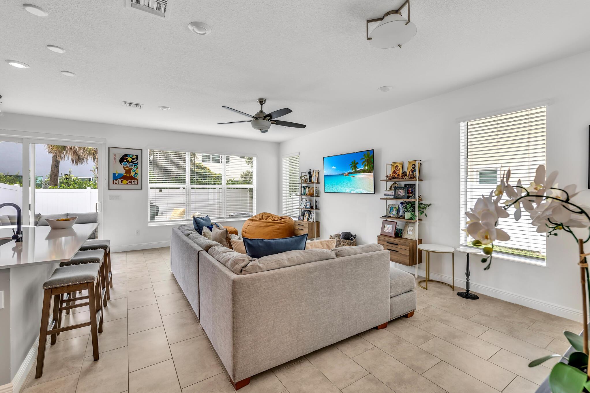 4340 Lago Drive