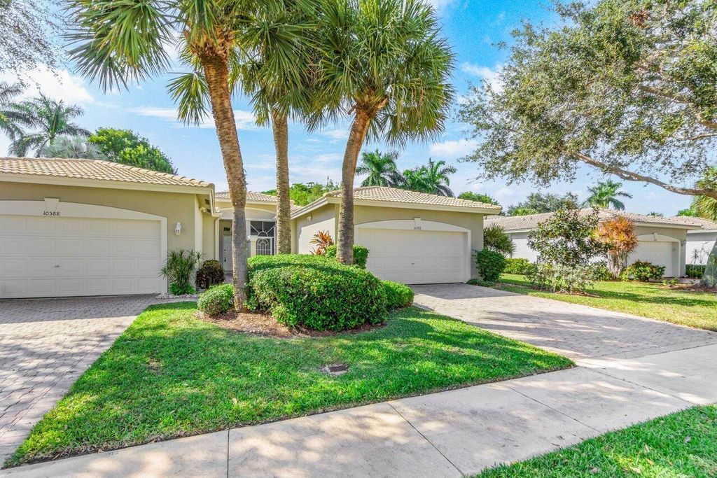 Photo of 10592 Royal Caribbean Circle, Boynton Beach, FL 33437 (MLS # R10932618)