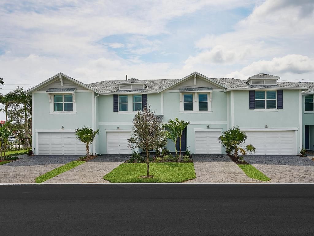 Photo of 568 Salisbury Circle, Fort Pierce, FL 34982 (MLS # R11123456)
