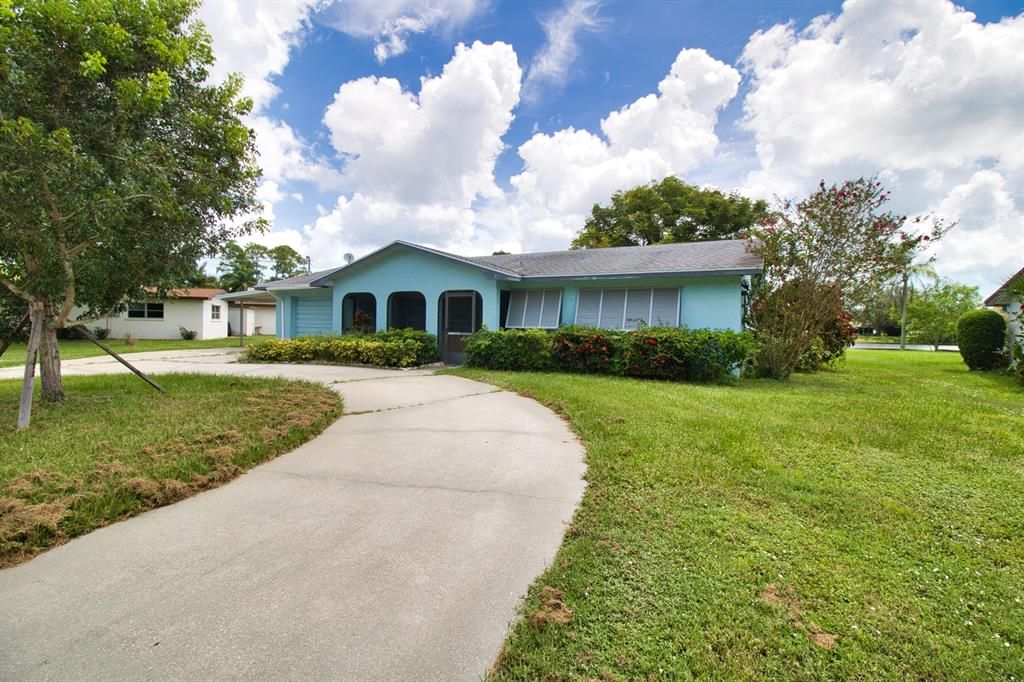 Photo of 5712 E Seminole Road, Fort Pierce, FL 34951 (MLS # R10742670)