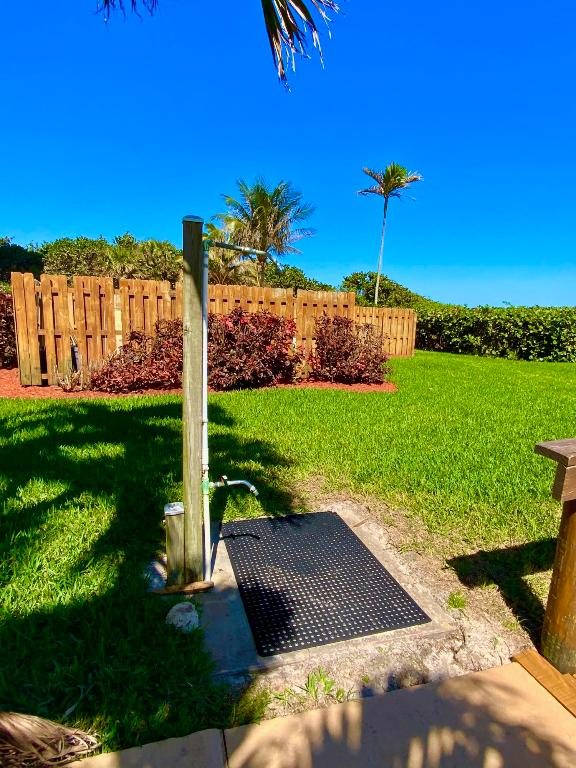 SEA PALMS CONDOMINIUM - Residential Lease