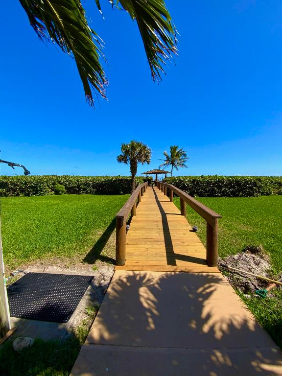 SEA PALMS CONDOMINIUM - Residential Lease