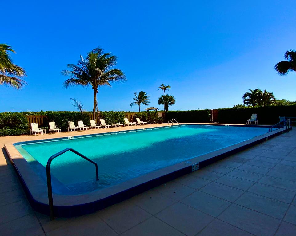 SEA PALMS CONDOMINIUM - Residential Lease