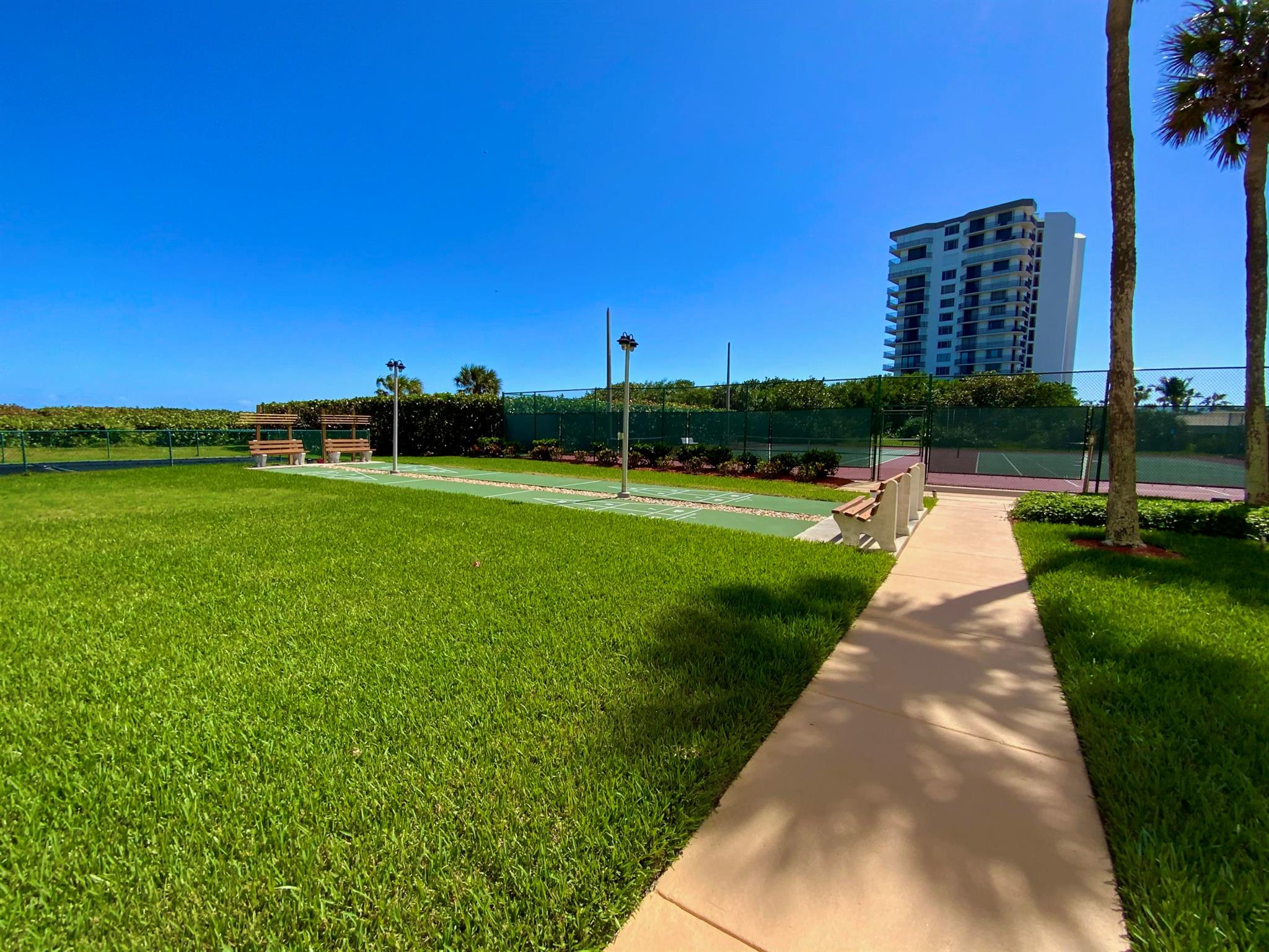 SEA PALMS CONDOMINIUM - Residential Lease