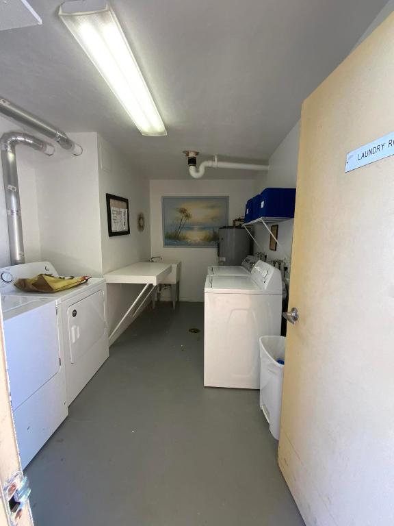 SEA PALMS CONDOMINIUM - Residential Lease