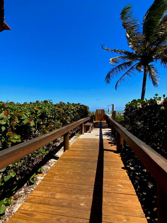 SEA PALMS CONDOMINIUM - Residential Lease